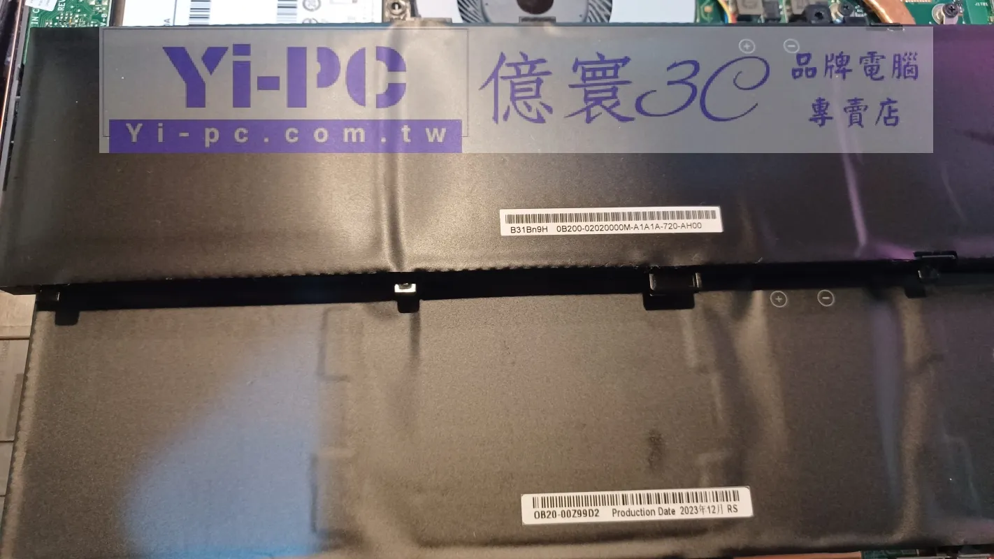 筆電電池膨脹變形,拆機檢查後準備更換新電池