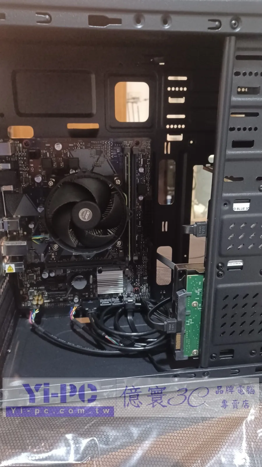 拆下可用 CPU、記憶體、SSD、硬碟與散熱器