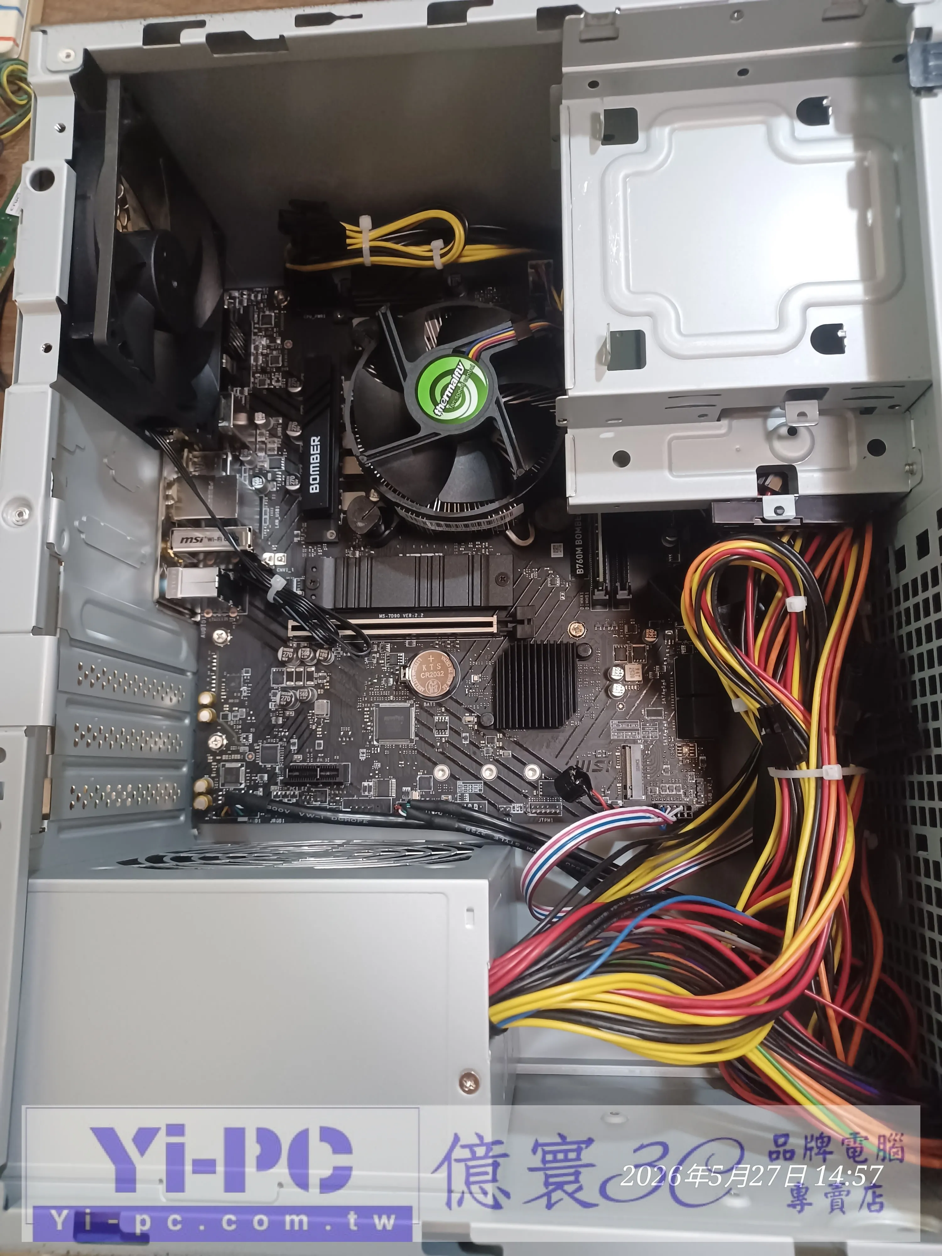 捷元 Genuine 客製主機 CP712 組裝配置案例 圖片紀錄 1